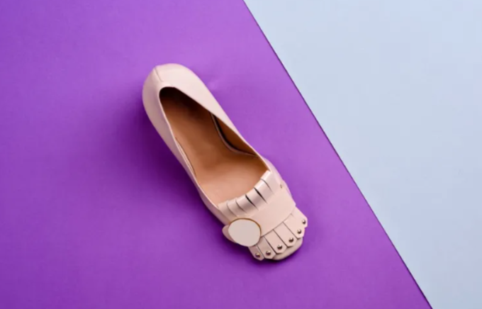 Стиліст показала 5 пар жіночого взуття, яке вийшло з моди та старить